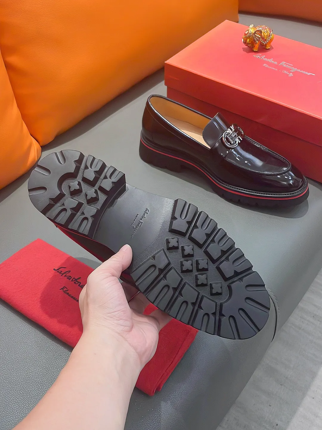 Men's shoes FERRAGAMO "Ferragamo" P540 Regular size: 39-44 (38, 45, 46, 47 customized) (suit shoes) Product materials: Selected first-layer cowhide upper, imported sheepskin lining; original outsole.